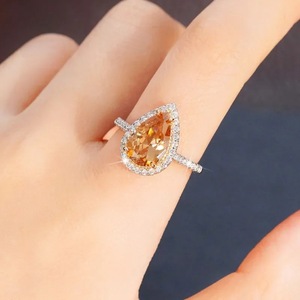 Anello Minimalista a Goccia Giallo per Donne, Elegante Gioiello da Dito alla Moda - Product Image 2