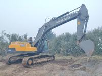 Excavatrice sur chenilles Volvo 380 EC380DL turbocompressée avec moteur, pompe et groupe motopropulseur, puissance de 245 kW, poids en ordre de marche de 38 500 kg