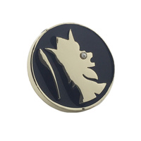 Badge en émail rond personnalisé avec logo en métal peint en noir pour chemise