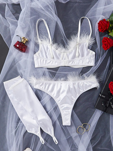 Conjunto de Lencería de Tres Piezas para Mujer, Nuevo, en Oferta, Suave, de Felpa, Transpirable, Cómodo y Divertido - Product Image 3