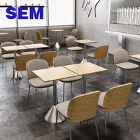 Ensemble table et chaises de bistrot industriel SEM, luxe, pour food court, café, salon de thé, restaurant, dîner, en bois.