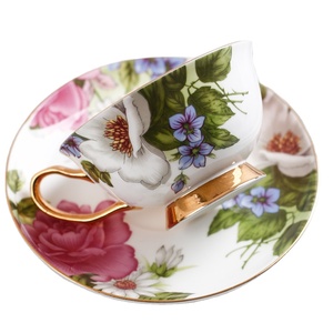 Bone china carina in ceramica tea cafe <span class=keywords><strong>tazza</strong></span> di caffè stampa fiore personalizzato di fabbrica con manico in oro logo <span class=keywords><strong>tazza</strong></span> <span class=keywords><strong>da</strong></span> tè - Product Image 3