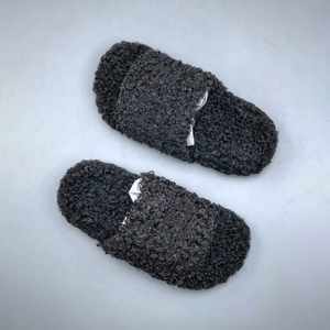 Zapatillas de Mujer de Diseñadores Famosos en Tendencia 2026, Cálidas, Peludas, con Bordado, de Piel de Oveja de Primera Calidad, Unisex - Product Image 1