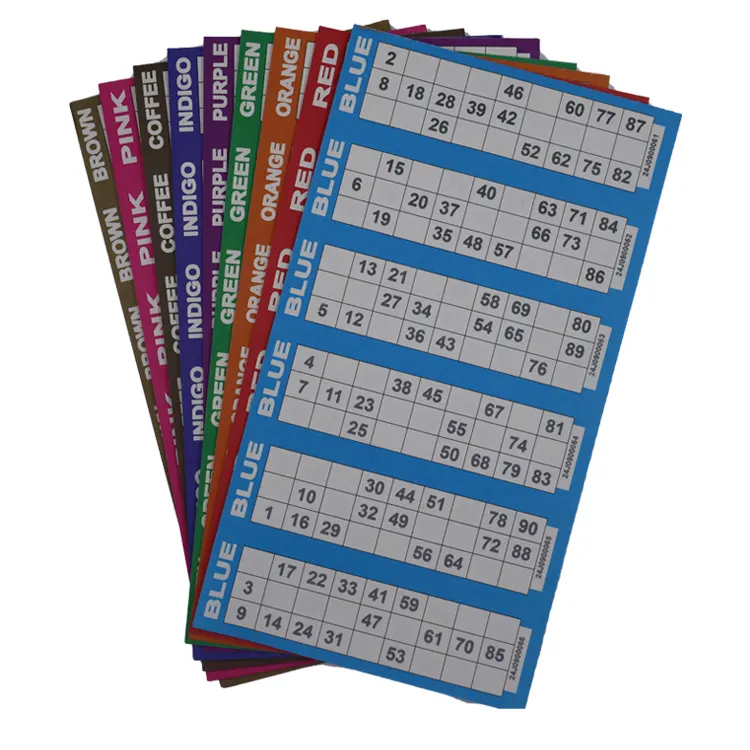 Fournisseur de jeux de bingo Fabrication personnalisée de 5 feuilles de jeux américains Cartes de jeu en papier de bingo jetables de couleurs mélangées