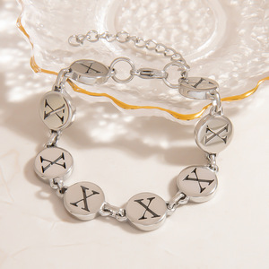 Pulsera de Acero Inoxidable con Letras del Alfabeto, Abalorio de Letra Plateada, Joyería para Mujer, Regalo, Origen Yiwu - Product Image 2