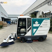 Balayeuse électrique 48V avec 7 brosses et système de pulvérisation d'eau pour le nettoyage des parcs, des rues et des espaces extérieurs