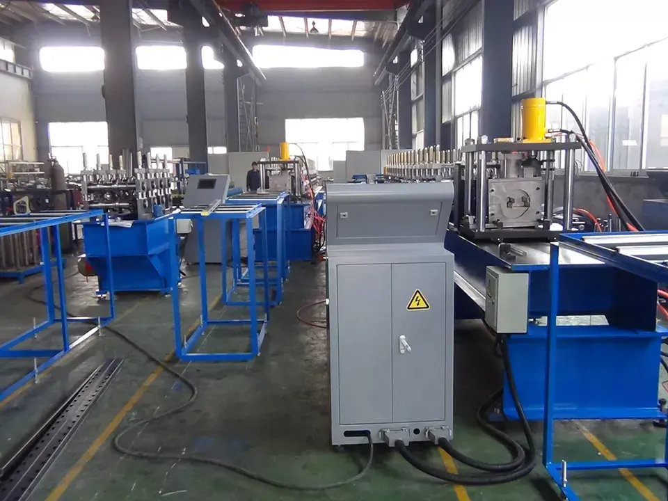 उच्च गुणवत्ता चीनी फैक्टरी मूल्य शेल्फ स्तंभ पोस्ट रोल बनाने की मशीन