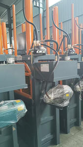 Canette en aluminium/bouteilles pour animaux de compagnie/papier/carton/vieux vêtements/compacteur Presse à balles hydraulique Presse à balles avec dispositifs de sécurité - Product Image 3