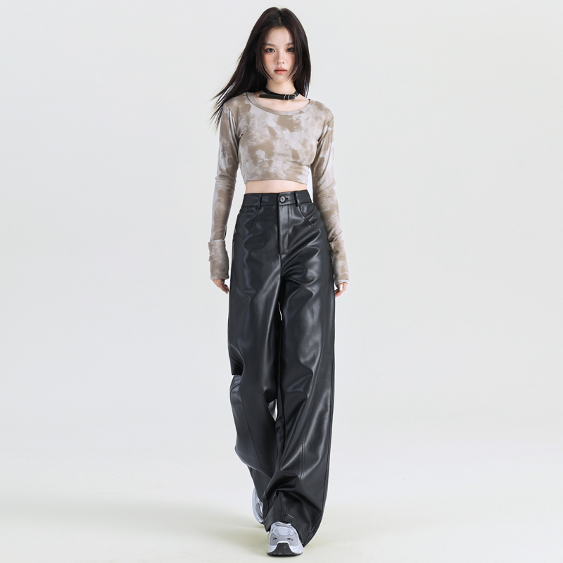 Black trousers
