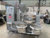 Nouveau type de presse à vis de haute qualité avec une capacité de 600-700 kg/h, adapté aux petites et moyennes entreprises