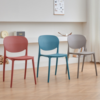 Chaise de jardin simple et très demandée, chaise de salle à manger, chaise de café intérieure perforée pour table à manger