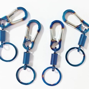 Llavero de acero inoxidable con mosquetón, forma ovalada, esmaltado, ligero, para usar en el coche y en la cintura - Product Image 2