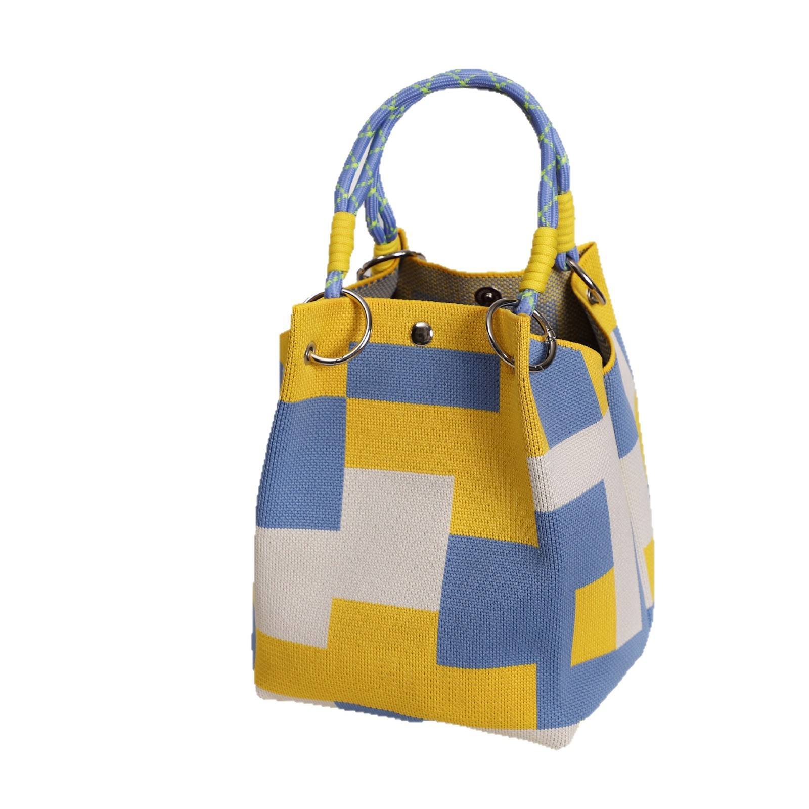 กระเป๋าทรงกลมลายตารางหมากรุกสีน้ำเงินและเหลือง