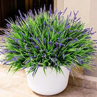 Pot Tanaman Lavender Merah Imitasi 7 Tangkai dengan Daun Hijau Lebat untuk Dekorasi Luar Ruangan, Tangga, Pintu Depan, dan Halaman