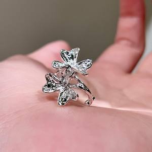 Pendientes de aleación con forma de flor para mujer, joyería clásica para fiestas, no requiere perforación - Product Image 4