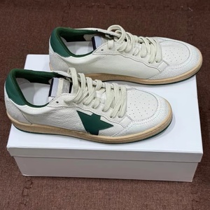 Zapatillas de Diseño de Piel Genuina de Ganso Blanco Antideslizantes de Lujo Cómodas para Skateboard Doradas con Efecto Desgastado Zapatos de Moda para Caminar - Product Image 1