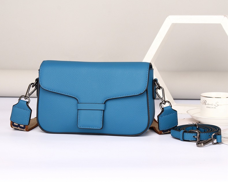 Wholesale rts genuine cowhide leather small handbag for women 2023 new sling shoulder crossbody purse fashion ladies' bag