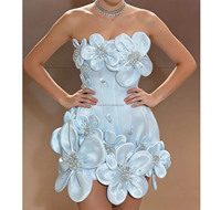 Robe mini en satin sans bretelles avec appliques florales 3D en perles, robe mini scintillante avec strass en bleu bébé, robe de soirée pour femme