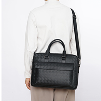 Porte-documents en cuir véritable de luxe pour homme, personnalisé et gaufré, sacoche d'ordinateur portable 15,6 pouces, sac messager d'affaires à bandoulière