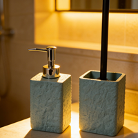 Accessoires de salle de bain en polyrésine aspect pierre brute carrée, 2 pièces : distributeur de savon liquide et porte-brosse WC, pour la vente en gros
