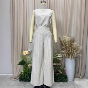 Completo Estivo da <span class=keywords><strong>Donna</strong></span> in Stile Minimalista: Top Senza Maniche con Colletto Alto in <span class=keywords><strong>Lino</strong></span> e Cotone e <span class=keywords><strong>Pantaloni</strong></span> a Gamba Larga a Vita Alta - Product Image 5