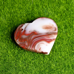 Colgante de Corazón de Ágata Roja Natural con Rayas, Amuleto de Ágata Pulida con Rayas, Tema Amor, Joyería para el Día de la Tierra, Cristal para Hacer Joyas - Product Image 1