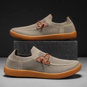 Chaussures de printemps en gros à bout plein, souples, respirantes, légères, avec empeigne en toile maillée, semelle extérieure en caoutchouc et fermeture à bande élastique - Product Image 1