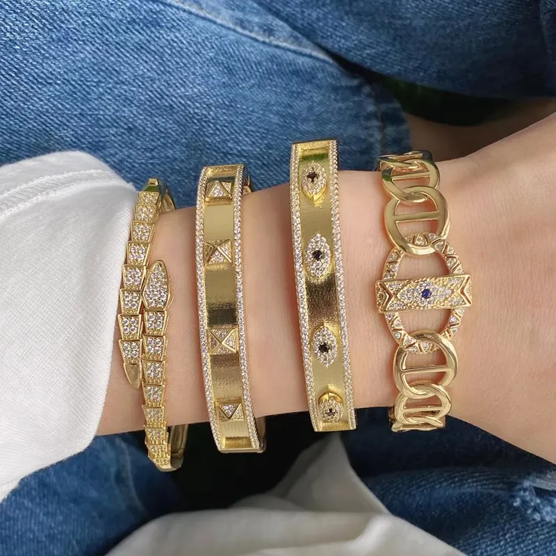 2020 Fashion wholesale custom gold bracelets bangle jewelry factory