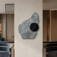 Horloge murale moderne de luxe en marbre naturel de forme irrégulière, design en pierre incrustée pour salon, chambre à coucher, décoration intérieure