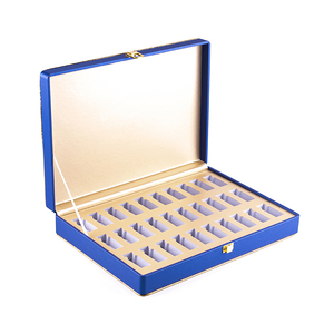 Boîte à parfum personnalisée en bois laqué, faite à la main, avec insert en mousse élégant, pressée à la main, en coton blanc, pour femme, style mondial, avec insert en forme de boule. - Product Image 1