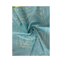 Un bandana avec un motif vert émeraude unique, convient à ceux qui préfèrent un style audacieux et individualiste.