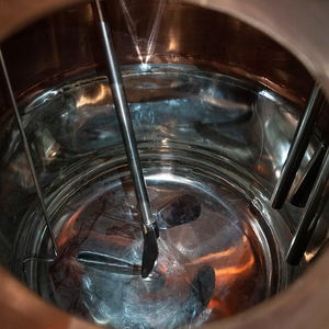 Attrezzatura per Distilleria Ibrida in Rame Rosso da 1500L, Alambicco Reflex per Distillazione di Whisky, Rum, Gin, Vodka e Alcolici - Product Image 5