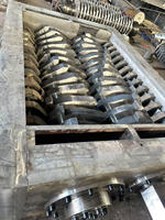 Broyeur de copeaux métalliques à double arbre à engrenages automatique à haute efficacité avec une puissance de 380V 2x55kW pour la métallurgie
