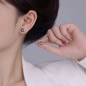 Pendientes de Botón Geométricos Elegantes y Modernos para Mujer, de Cobre, Plata S925, Circonita, Estilo Lujoso, Negro y Dorado, Versátiles - Product Image 2
