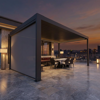 Pergola bioclimatique motorisée autoportante en aluminium avec finition thermolaquée pour balcon et terrasse, utilisation extérieure