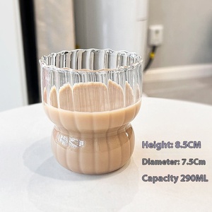 Taza de vidrio de borosilicato alto con nudo de lazo rosa Resistente al calor con patrón vertical Características de la taza de agua para preparar té y café - Product Image 5
