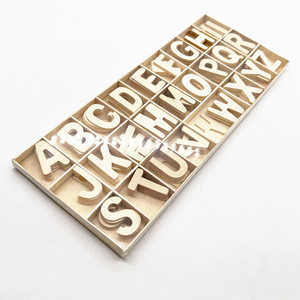 Set di 156 Lettere <span class=keywords><strong>in</strong></span> <span class=keywords><strong>Legno</strong></span> Dipinte Ecologiche e Sicure con Vassoio Portaoggetti per Decorazione Casa - Product Image 2