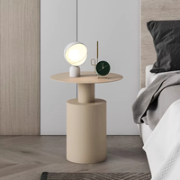 Table basse de style nordique moderne et simple, petite table de chevet créative pour chambre à coucher, table d'appoint en fer de luxe léger, durable et facile à nettoyer