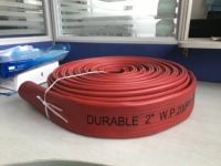 Tuyau d'incendie haute pression recouvert de caoutchouc nitrile NBR pour la lutte contre l'incendie et l'approvisionnement en eau d'irrigation