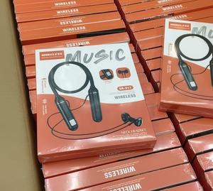 Écouteurs Bluetooth sportifs BT-Q1 à tour de cou : autonomie longue durée et prise en charge de l'insertion de carte, affichage numérique LED - Product Image 4