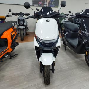 Scooter électrique pas cher, <span class=keywords><strong>moto</strong></span> 1000W/2000W, <span class=keywords><strong>moto</strong></span> électrique 72V, motos électriques pour adultes - Product Image 1