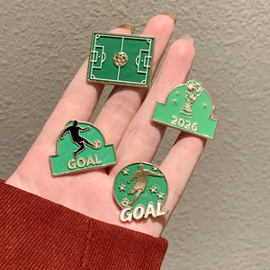 Spilla Distintiva in Metallo Smaltato Personalizzata per Calciatori - Spille Smaltate per Giocatori di Calcio per Merchandising per Tifosi e Collezionabili Sportivi - Product Image 2