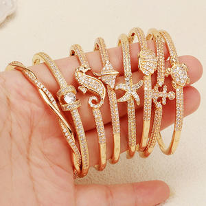 Nouveau Bracelet Femme Style Océan, Plaqué Or Cuivre Incrusté de Zircons, Motif Coquillage Étoile de Mer, Luxe Léger Haut de Gamme - Product Image 1