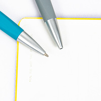 Stylo à bille en plastique multicolore avec pointe métallique, colle en spray, vente en gros, papeterie de bureau, cadeau publicitaire, utilisation hôtelière