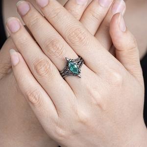 Yunnique Juego de anillos Green Star de aleación de zinc con engaste de garras, joyería para fiestas, accesorios para mujer - Product Image 2