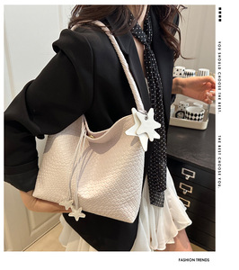 กระเป๋าโท้ทขนาดใหญ่ทันสมัยสำหรับผู้หญิง, กระเป๋าสะพายไหล่แฟชั่นสไตล์เกาหลีใหม่ประจำฤดูใบไม้ผลิ/ฤดูร้อนปี 2026, กระเป๋าใต้วงแขนสไตล์เรโทร - Product Image 5