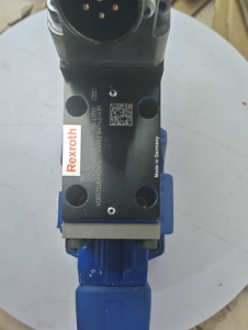ระบบควบคุมทิศทางแบบสัดส่วน R901401742 4WRLE16V200M-4X/MXY/24A1 - Product Image 3