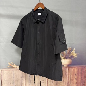 Chemise décontractée de luxe pour homme, en nylon et métal, imperméable, de qualité supérieure, pour l'extérieur, à manches courtes. - Product Image 2