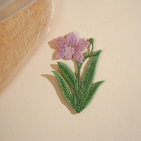 Offre Spéciale : Patchs Brodés Thermocollants en Forme de Fleur Bleue de 7 cm de Haut pour Décoration DIY