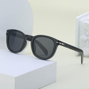 แว่นกันแดดโพลาไรซ์ทรงรีสไตล์เรโทรแบบกำหนดเองสำหรับผู้ชาย กรอบสีดำ เลนส์ TAC ป้องกันรังสียูวี 400 สไตล์อินสตาแกรม บรรจุกล่อง - Product Image 3